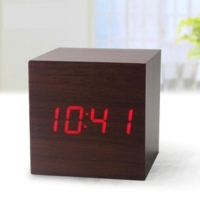 Стилен дървен часовник под формата на куб Wooden Clock